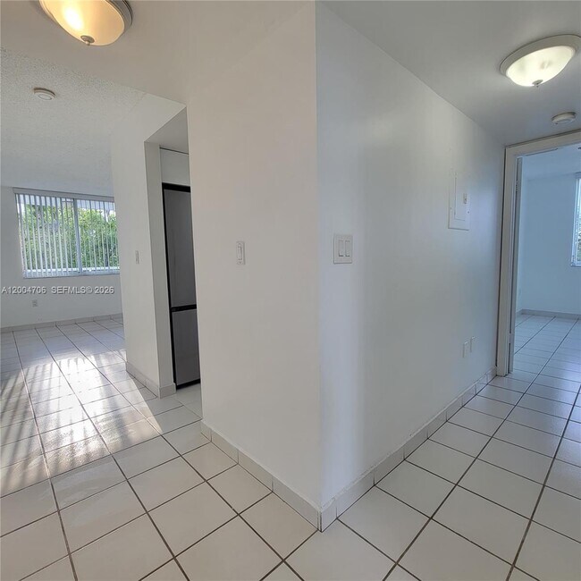 7601 Dickens Ave in Miami Beach, FL - Building Photo - Building Photo