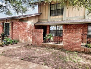 9503 Quail Village Ln in Austin, TX - Foto de edificio - Building Photo