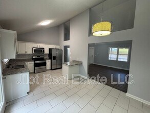 459 Oak Hill Cir in Stone Mountain, GA - Foto de edificio - Building Photo
