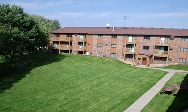 Washington Place Apartments in St. Cloud, MN - Building Photo - Building Photo