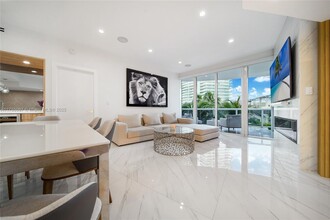 400 Alton Rd, Unit # 409 in Miami Beach, FL - Building Photo - Building Photo