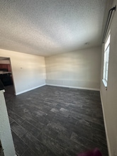 401 Douglas in Park Hills, MO - Foto de edificio - Building Photo