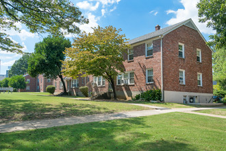 Audubon Downs in Memphis, TN - Building Photo - Building Photo