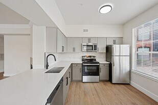 Barnett in Houston, TX - Building Photo