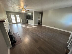 1012 Whitman Ct in The Dalles, OR - Foto de edificio - Building Photo