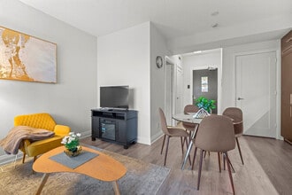 33 Sheppard Ave E in Toronto, ON - Building Photo - Building Photo