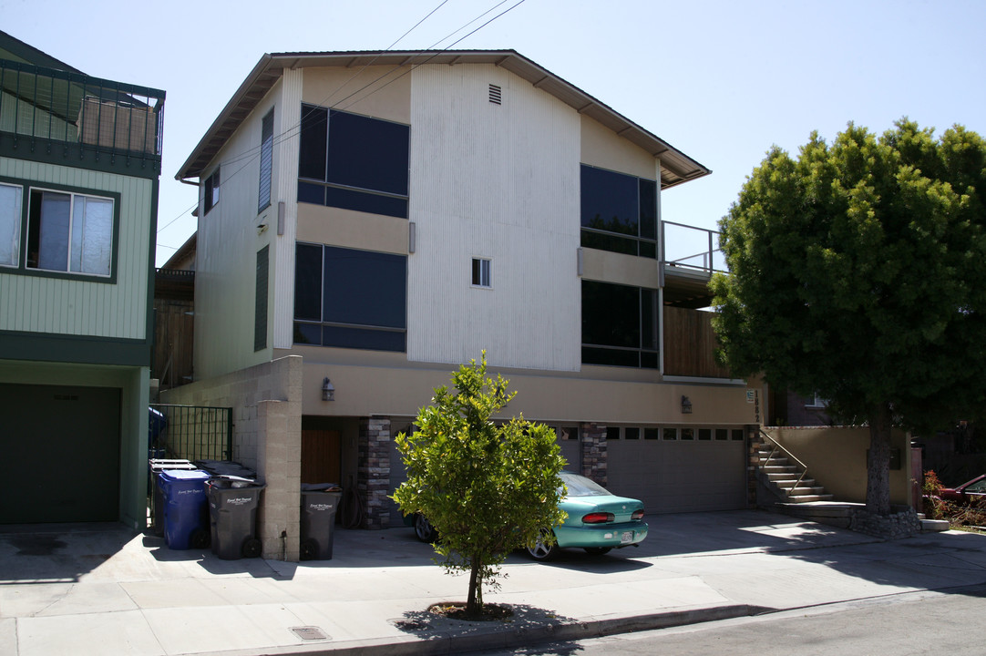 1882 Molino Ave in Signal Hill, CA - Building Photo