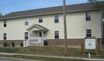 Blarney Stone Apartments in Rolla, MO - Building Photo
