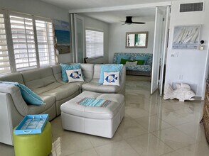 745 SE 19th Ave in Deerfield Beach, FL - Building Photo - Building Photo