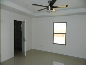 1615 Dra Eve Perez Lane in Laredo, TX - Building Photo - Building Photo