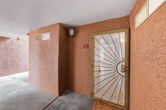 2101 Blue Breeze Dr in Las Vegas, NV - Building Photo - Building Photo