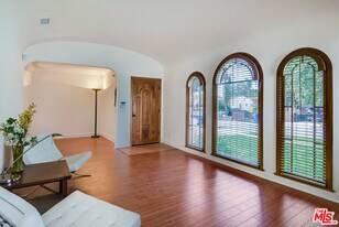 4264 Mildred Ave in Los Angeles, CA - Building Photo