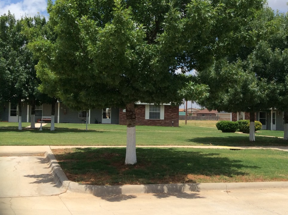 Andrews Manor in Andrews, TX - Building Photo