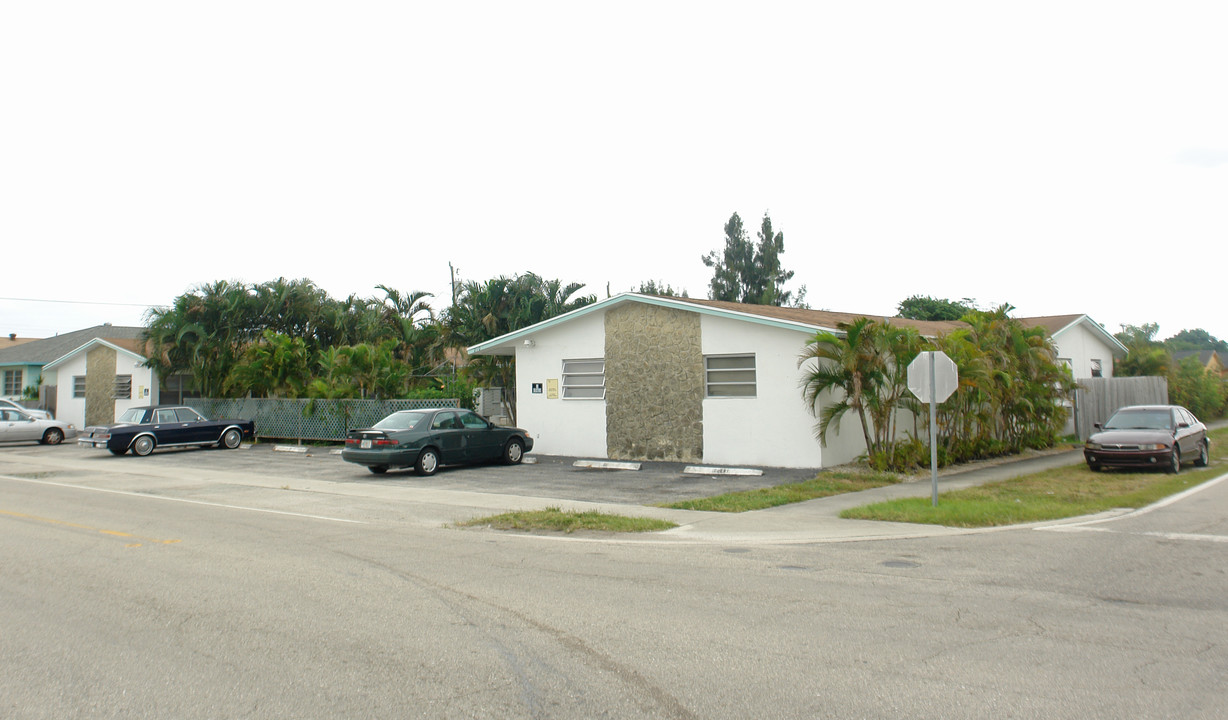 210 S Broadway in Lantana, FL - Foto de edificio