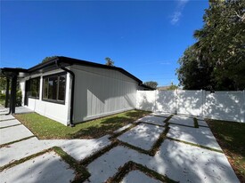 3983 Marlin Dr SE in St. Petersburg, FL - Foto de edificio - Building Photo