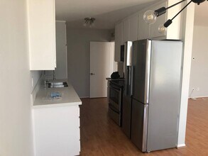 622 S Barrington Ave in Los Angeles, CA - Building Photo - Building Photo