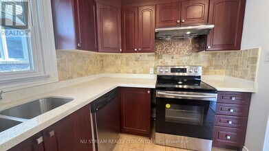 435 Cummer Ave in Toronto, ON - Building Photo - Building Photo