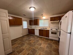1341 Acacia Club Rd in Hollister, MO - Building Photo - Building Photo