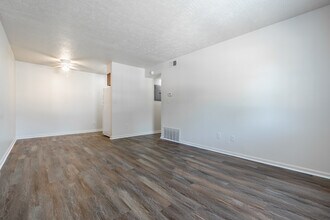 Parkridge Pointe in Louisville, KY - Foto de edificio - Interior Photo