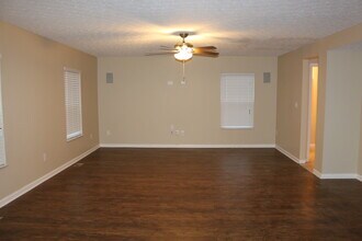 4024 Walnut Crossing Dr in Groveport, OH - Building Photo - Building Photo