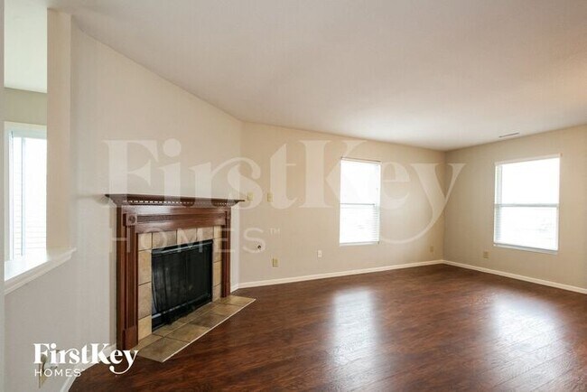 10094 Golden Dr, Unit A in Noblesville, IN - Foto de edificio - Building Photo