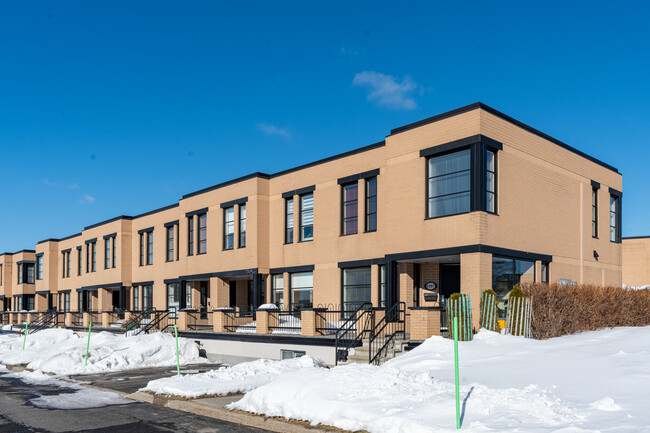 2773 Des Berges St in Lévis, QC - Building Photo - Building Photo