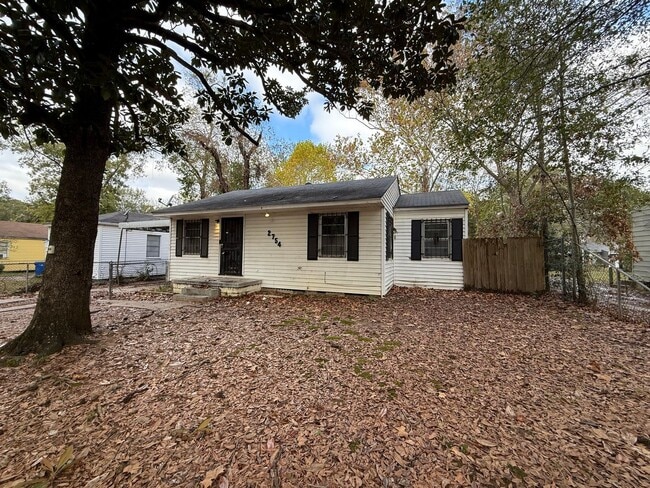 property at 2754 Lakehurst Ave