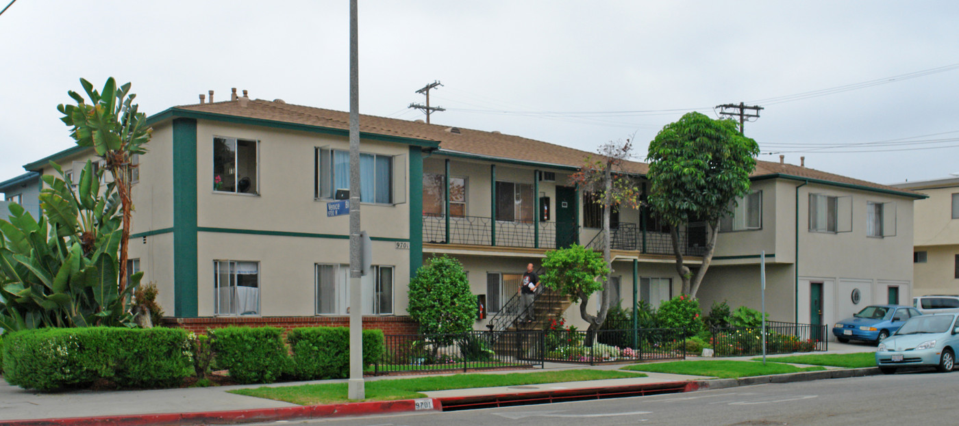 9701 Venice Blvd in Los Angeles, CA - Building Photo