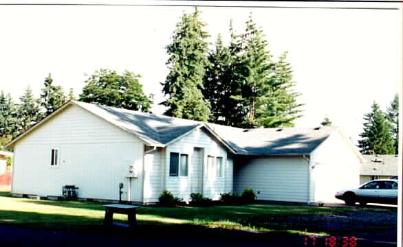 5121 88th St NE in Marysville, WA - Foto de edificio