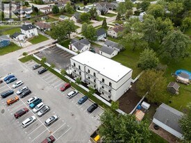 133 Laird Ave in Essex, ON - Building Photo