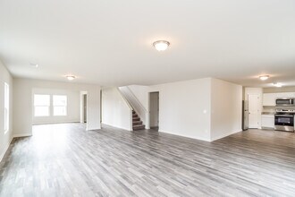 4047 Lake Russell Dr in Florence, SC - Building Photo - Building Photo