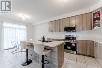 17 Baycroft Blvd in Angus, ON - Building Photo - Building Photo