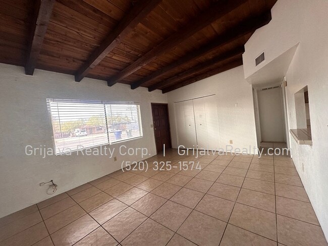 2016 N Madelyn Ave in Tucson, AZ - Building Photo - Building Photo