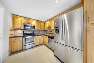 3520 Oaks Way in Pompano Beach, FL - Building Photo - Building Photo