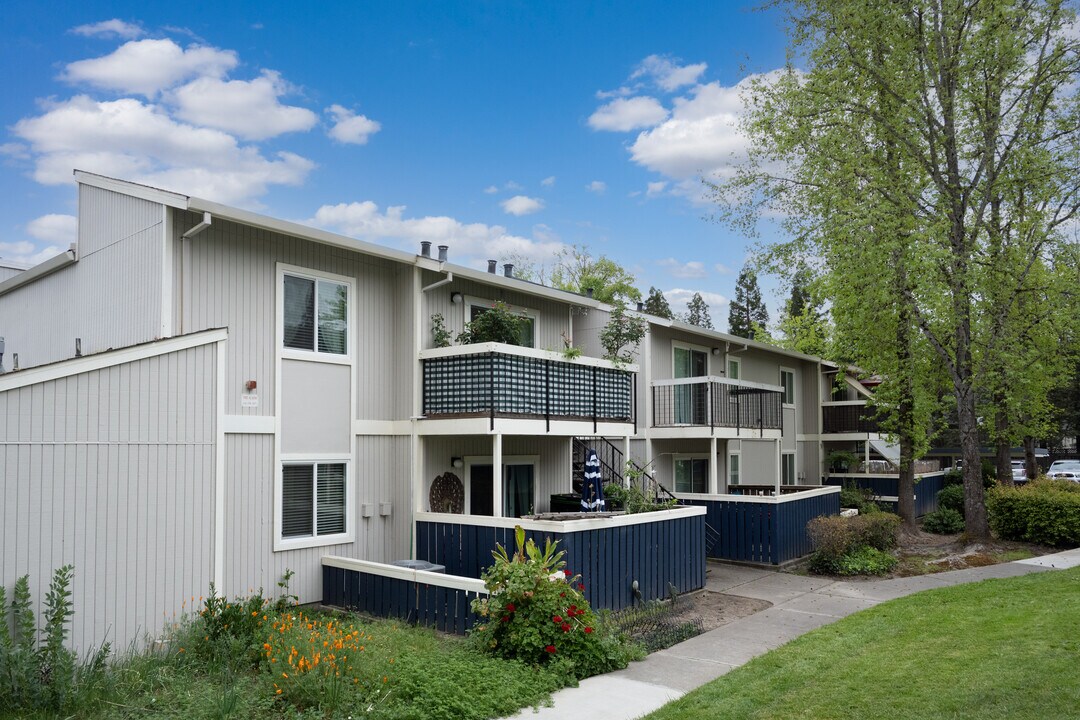Marlow Apartments in Santa Rosa, CA - Foto de edificio