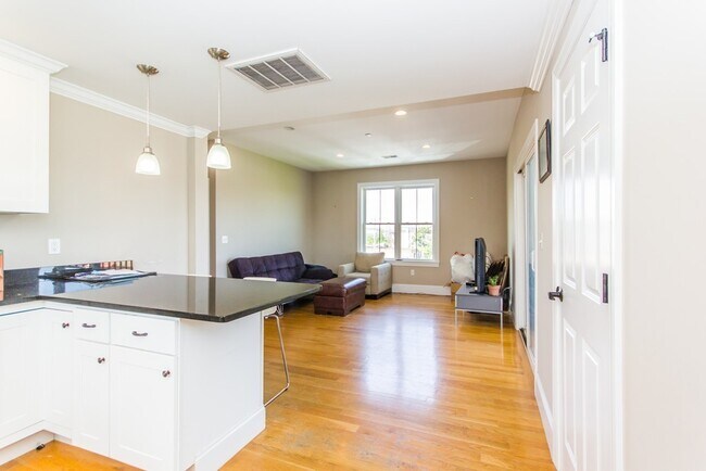 40 Ellery St, Unit 1 in Boston, MA - Building Photo - Building Photo