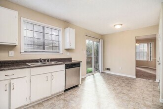 903 Mainstreet Park Ct in Stone Mountain, GA - Building Photo - Building Photo