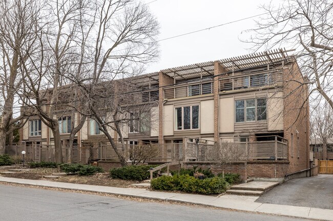 166 Dufferin Rd