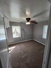 405 Fieldcrest Dr in Pittsburg, KS - Building Photo - Building Photo