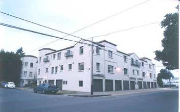 2325 NE Flanders St in Portland, OR - Foto de edificio - Building Photo