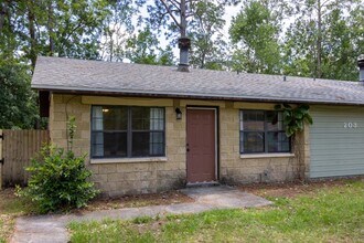 203 NE 40 Ln in Gainesville, FL - Building Photo - Building Photo