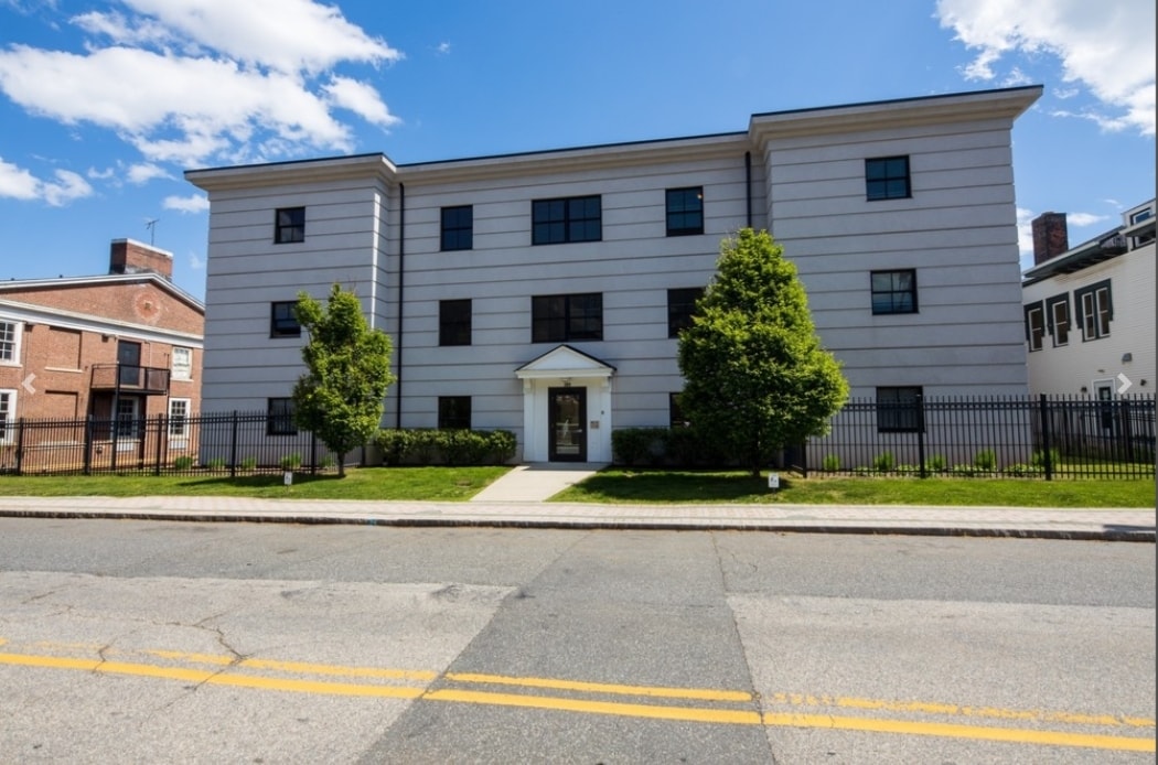 285 Golden Hill St in Bridgeport, CT - Foto de edificio