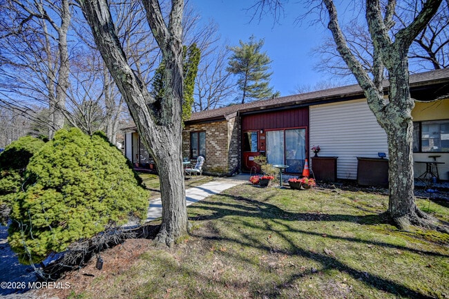 88 Arrowood Rd in Englishtown, NJ - Building Photo - Building Photo