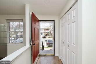 8514 Blue Rock Ln in Lorton, VA - Building Photo - Building Photo