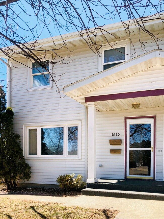 property at 1610 2nd St SE