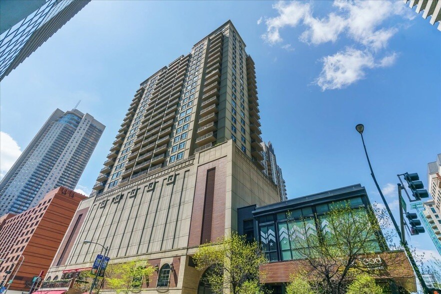 630 N State St in Chicago, IL - Building Photo