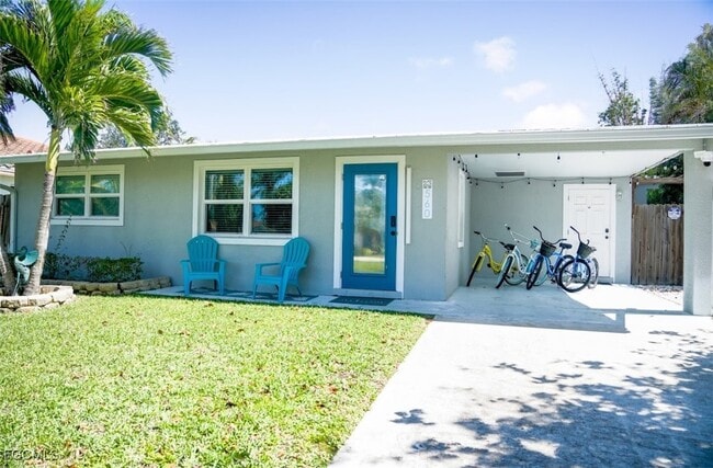 560 E Valley Dr in Bonita Springs, FL - Building Photo - Building Photo