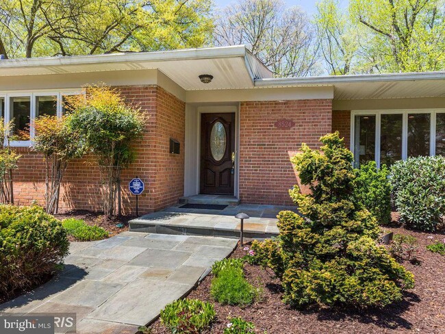 8524 Thornden Terrace in Bethesda, MD - Building Photo - Building Photo