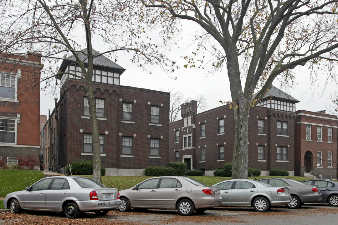 4531-4539 Chouteau Ave in St. Louis, MO - Building Photo