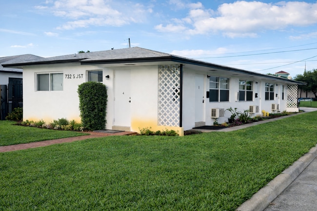 732 S J St in Lake Worth Beach, FL - Building Photo - Building Photo